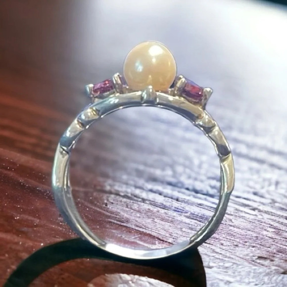 Vintage Pearl & Garnet Sterling Silver Ring - Picture 7 of 9